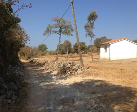Spacious land plot 600 meters from the sea in Rovinj area (Vestar) - pic 5