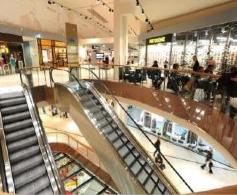 Grand centre commercial à vendre dans la région de Rijeka, offre unique - pic 4