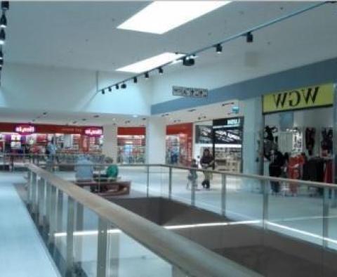 Grand centre commercial à vendre dans la région de Rijeka, offre unique - pic 5