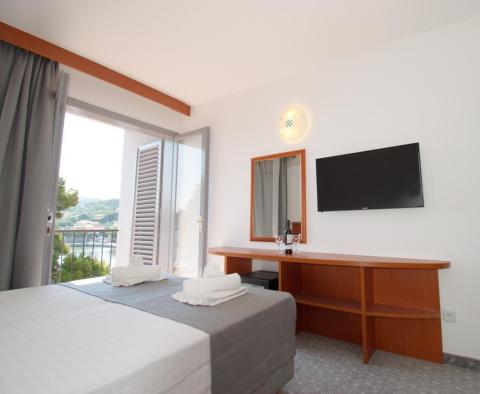 Krásný hotel první linie 45 pokojů (121 lůžek) na Korčule na prodej první linie k moři, možný i pronájem - pic 7