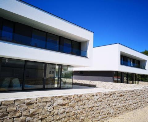 Nouvelle villa futuriste moderne à vendre à Banjol sur l'île de Rab 