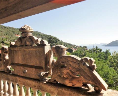 Old luxury palace on Sipan island for sale just 80 meters from the beach - pic 12