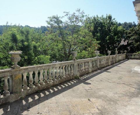 Old luxury palace on Sipan island for sale just 80 meters from the beach - pic 13