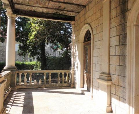 Old luxury palace on Sipan island for sale just 80 meters from the beach - pic 15