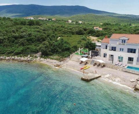 Schöne neu erbaute Villa mit Swimmingpool auf Peljesac direkt am Strand 