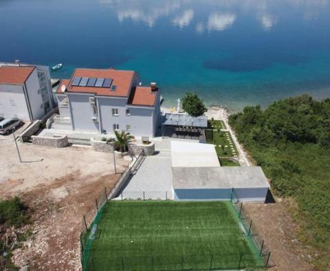 Gyönyörű új építésű villa medencével Peljesac-on, közvetlenül a tengerparton - pic 6