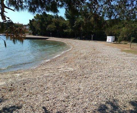 Exceptional waterfront building on Peljesac next to a wonderful beach, on 12 500 sq.m. of land (1,2 ha) - pic 2