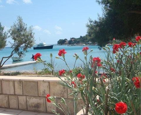 Exceptional waterfront building on Peljesac next to a wonderful beach, on 12 500 sq.m. of land (1,2 ha) - pic 5