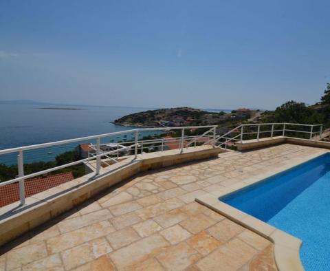 Villa medencével és panorámás kilátással a tengerre, vonzó helyen, mindössze 250 méterre a tengertől! - pic 2