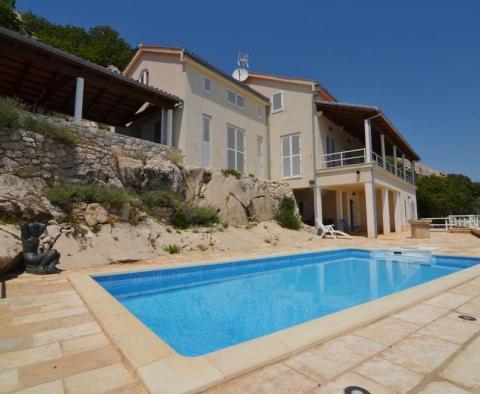 Villa with pool and panoramic sea view, in an attractive location just 250 meters from the sea! 