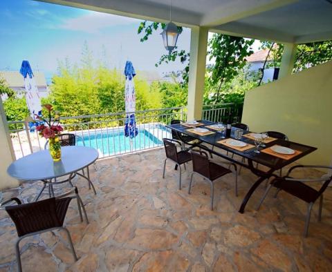 Schöne Villa zum Verkauf in Sutivan auf Brac, mit drei Wohnungen - foto 12