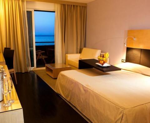 Plážový hotel na prodej v luxusním předměstí super populárního Splitu! - pic 7
