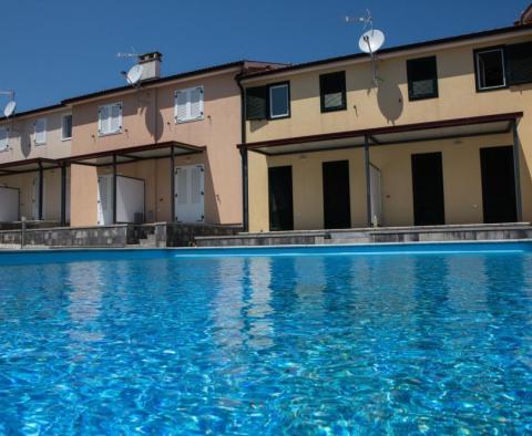 Furnished attached villas for sale in Vabriga in a gated community with swimming pool - pic 5