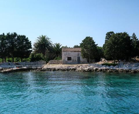 Opportunité unique de devenir maître de votre propre île à proximité de Mali Losinj 