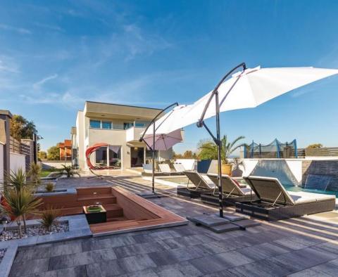 Krásná ultramoderní vila oceněná designem v oblasti Pula - pic 3