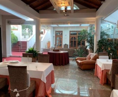 Luxusní 5***** hvězdičkový hotel a restaurace na prodej na Istrii - pic 33