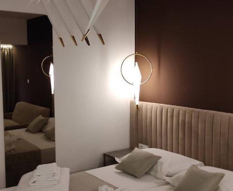 Skvělá nabídka-hotel na prodej v centru Splitu 500 metrů od moře 