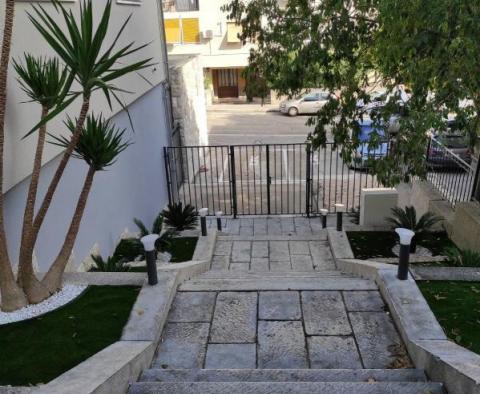 Grande offre-hôtel à vendre dans le centre de Split à 500 mètres de la mer - pic 5