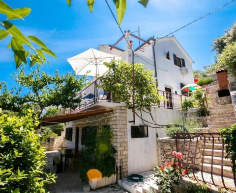 Attractive apart-house with 4 apartments for sale in Bobovisce on Brac, second row to the sea - pic 3