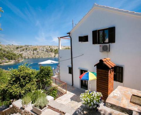 Attractive apart-house with 4 apartments for sale in Bobovisce on Brac, second row to the sea - pic 6