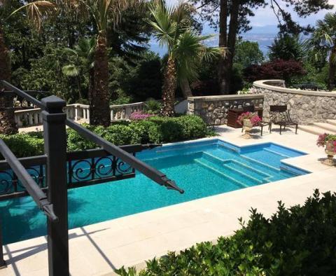 Deux fantastiques penthouses à vendre dans une résidence 5***** étoiles avec piscine à Lovran - pic 3