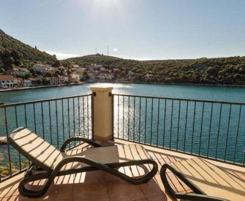 Beautiful villa on the first line to the sea with 2 private piers and beach 