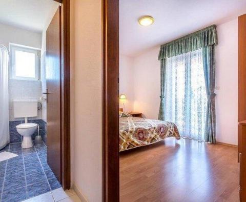 Světlý světlý hotel v oblasti Pula pouhých 200 metrů od moře - pic 2