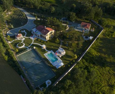 Exclusive estate with spacious garden and additional facilities, Žminj - pic 2