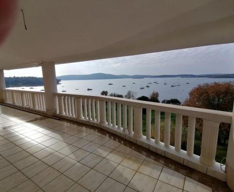 Villa am Meer in Medulin mit herrlicher Dekoration aus Brac-Stein, Granit und Marmor - foto 69