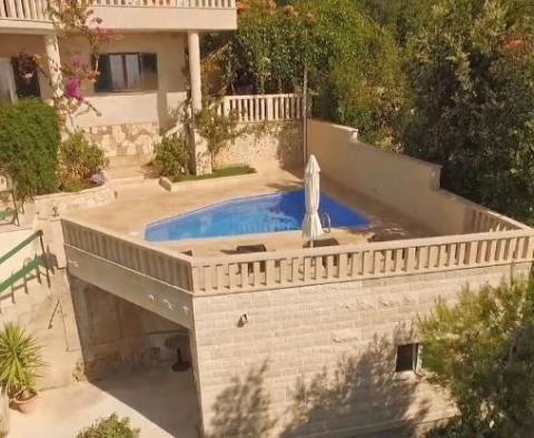 Immeuble de 6 appartements en première ligne de mer sur l'île de Brac - pic 29