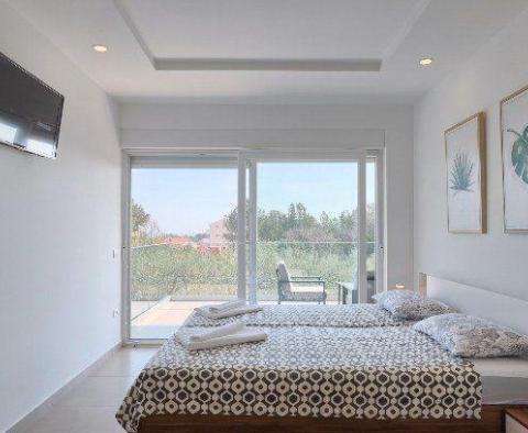 Moderní vila ve Fažaně s výhledem na moře, pouhých 700 metrů od moře - pic 18