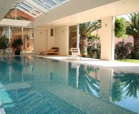 Villa incomparable à Nemira avec une immense piscine intérieure et un complexe spa - pic 3