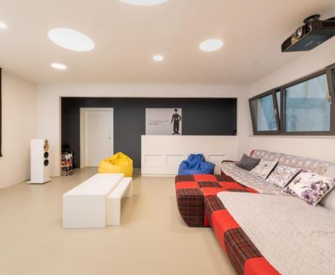 Villa moderne de luxe unique avec vue sur la mer dans la région d'Umag avec un terrain de 4956 m². - pic 9