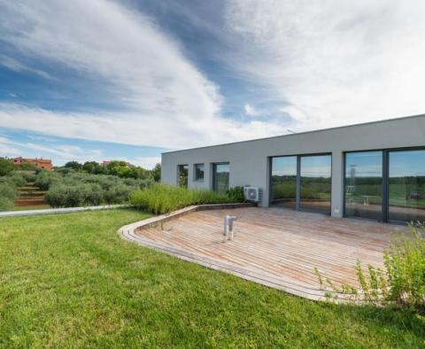 Villa moderne de luxe unique avec vue sur la mer dans la région d'Umag avec un terrain de 4956 m². - pic 73