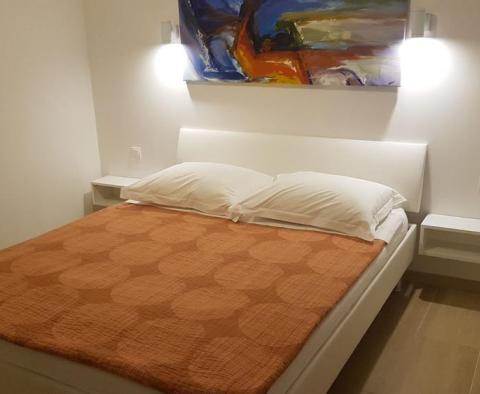 Geschmackvoll renoviertes Gebäude direkt am Meer mit stilvollem Restaurant und drei Apartments in Ciovo - foto 16
