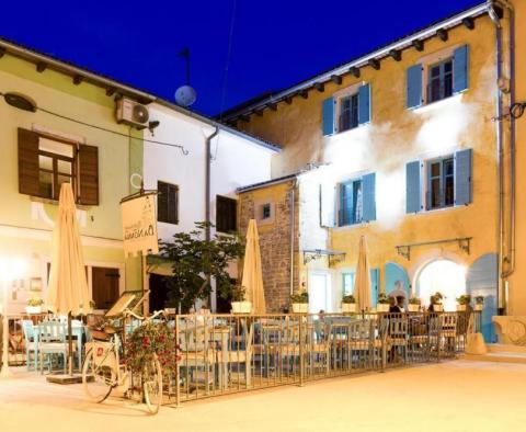 Boutique-hotel for sale in Fazana of fantastic aura and central location 