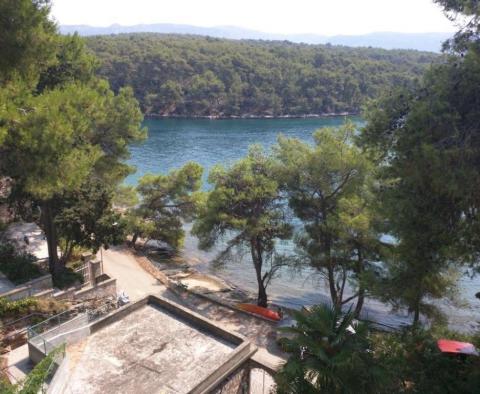 Apart-house on the first line to the sea in Vrbosko, Hvar 