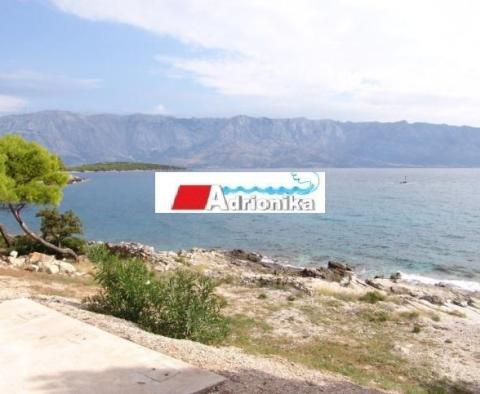 Villa unique en bord de mer sur l'île de Brac sur 11000 m2 de terrain en bord de mer - pic 33