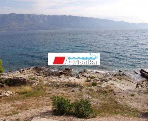 Villa unique en bord de mer sur l'île de Brac sur 11000 m2 de terrain en bord de mer - pic 34