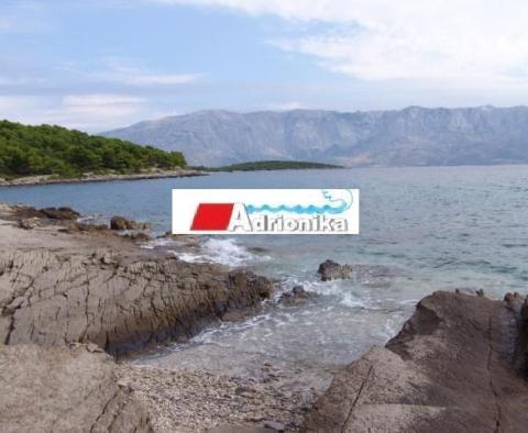 Villa unique en bord de mer sur l'île de Brac sur 11000 m2 de terrain en bord de mer - pic 35