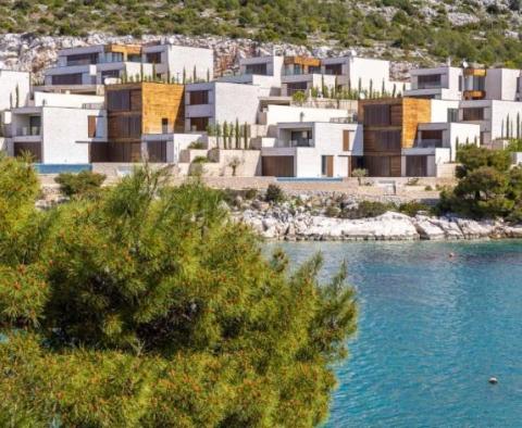 L'une des sept nouvelles villas en bord de mer à vendre dans la région de Sibenik dans une copropriété de luxe fermée - pic 2