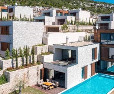 L'une des sept nouvelles villas en bord de mer à vendre dans la région de Sibenik dans une copropriété de luxe fermée - pic 5