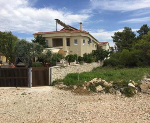 Szép tengerparti turistaszállás 5 apartmanból, közvetlenül a tengerparton - pic 2