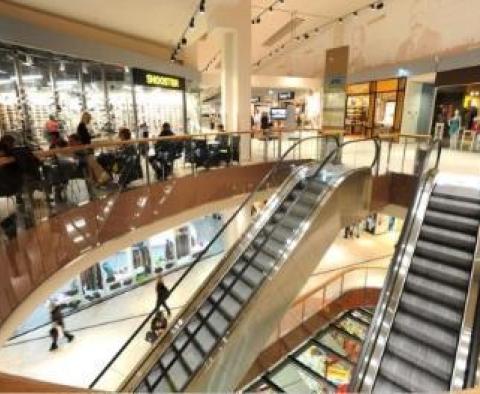 Grand centre commercial à vendre dans la région de Rijeka, offre unique - pic 4