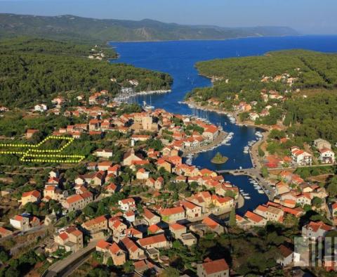 Zwei Baulandschaften auf der Insel Hvar 