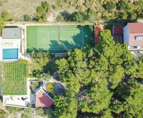 Luxury tourist property on Omis riviera, new 5***** hotel for sale - pic 24