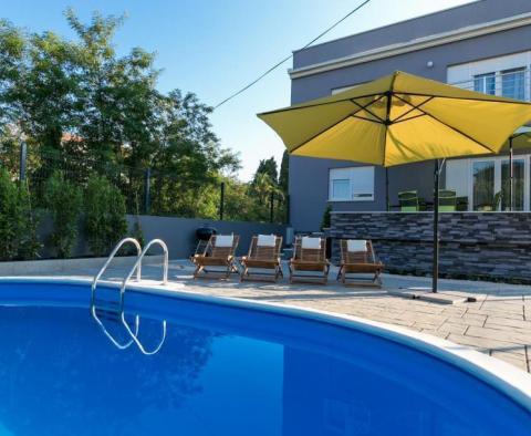 Moderne Doppelhaushälfte mit Pool zum Verkauf in Biograd-na-moru - foto 2
