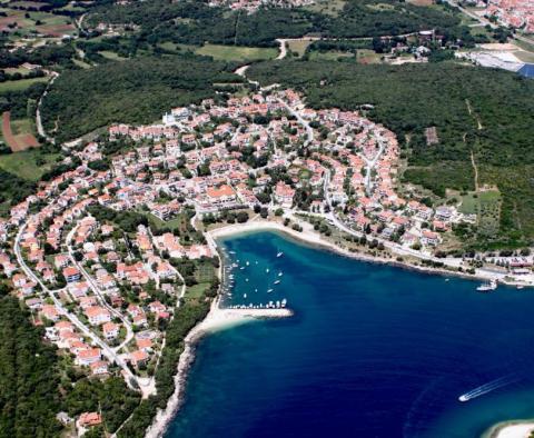 Urban land in Pješčana Uvala, Medulin for sale, surface is 924m2 - commercial purpose of land 