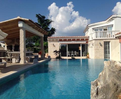 Luxury villa with pool of 150m2 in Sveti Petar u Sumi 