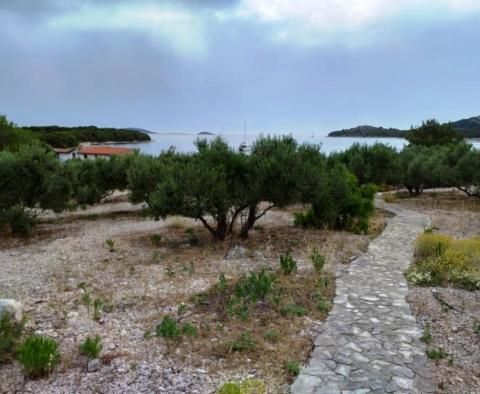 Unique oppportunity to buy 31 500 sq.m. of land on the island near Kornati Nature Park with a functioning restaurant and a marina - pic 4